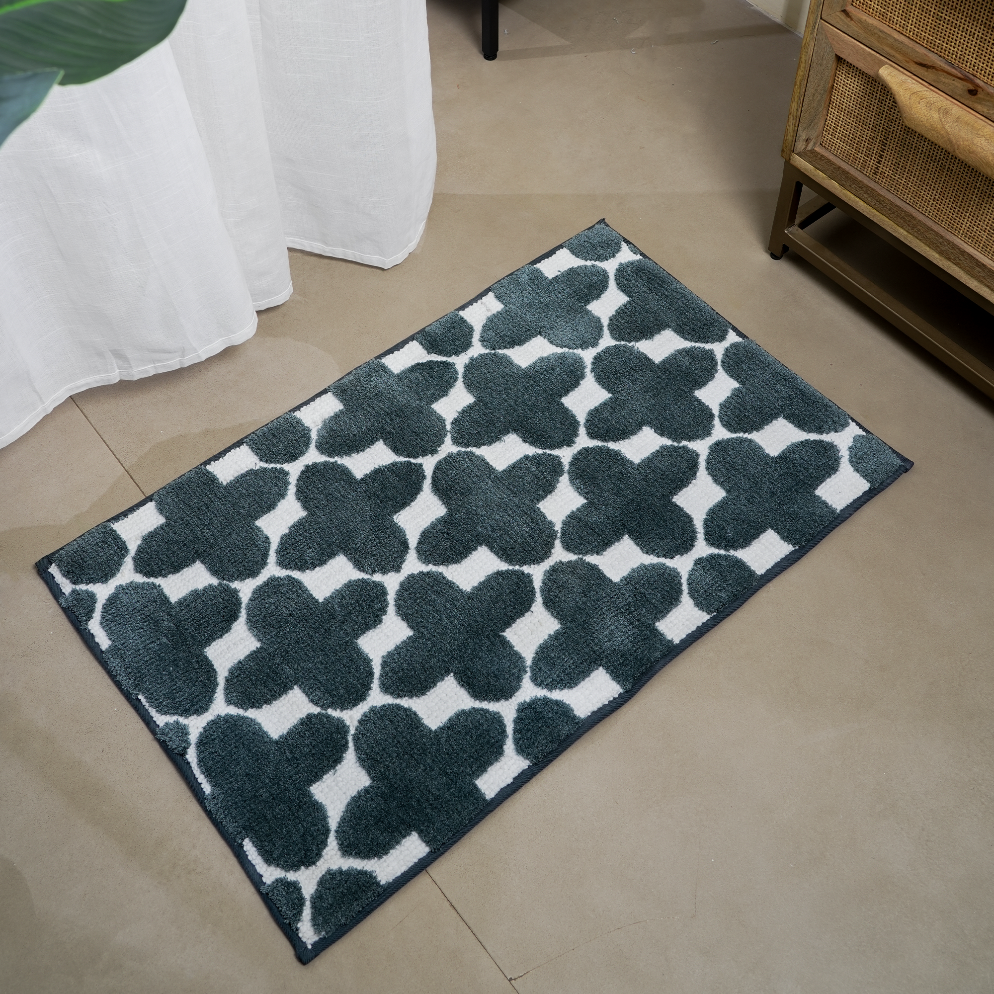 The Clover Suit | Geometric Bath Mat