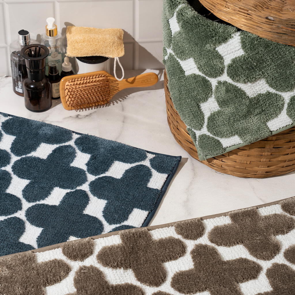 The Clover Suit | Geometric Bath Mat