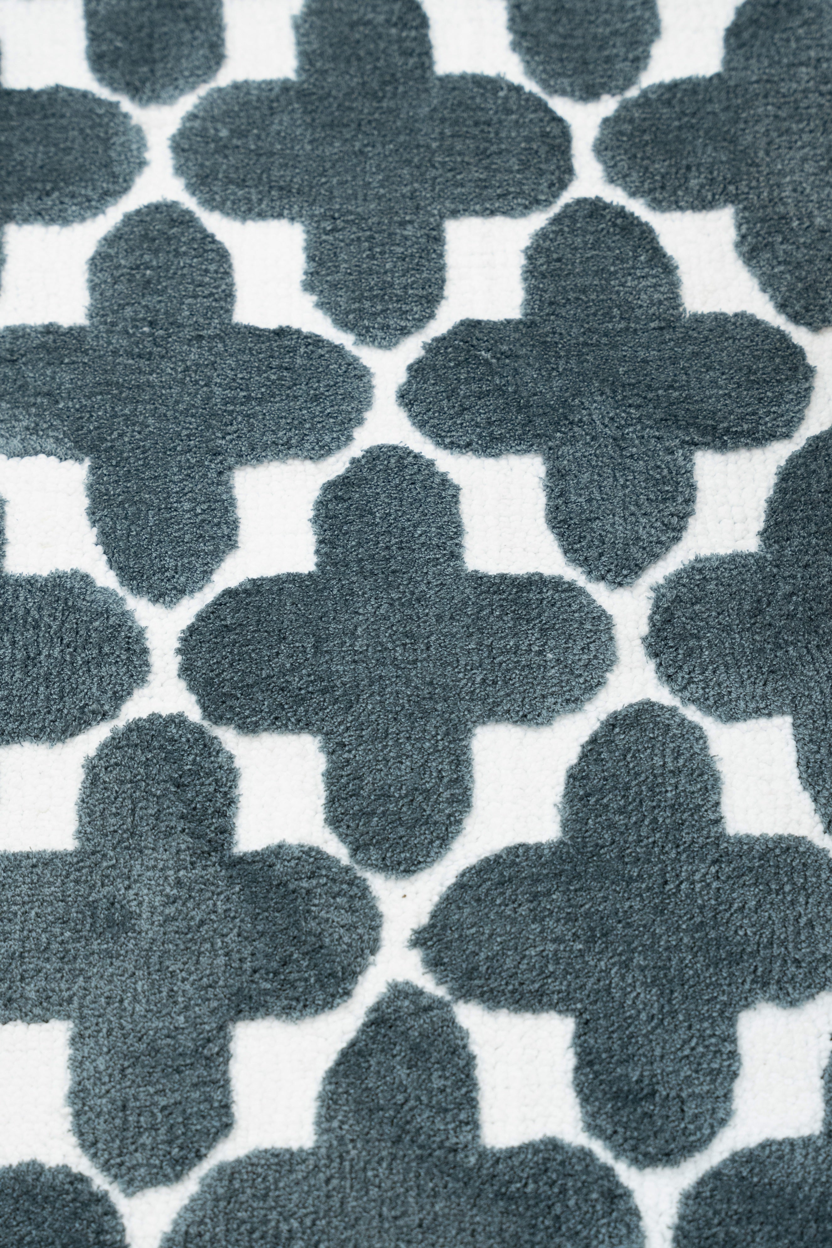 The Clover Suit | Geometric Bath Mat