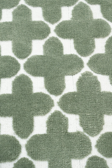 The Clover Suit | Geometric Bath Mat