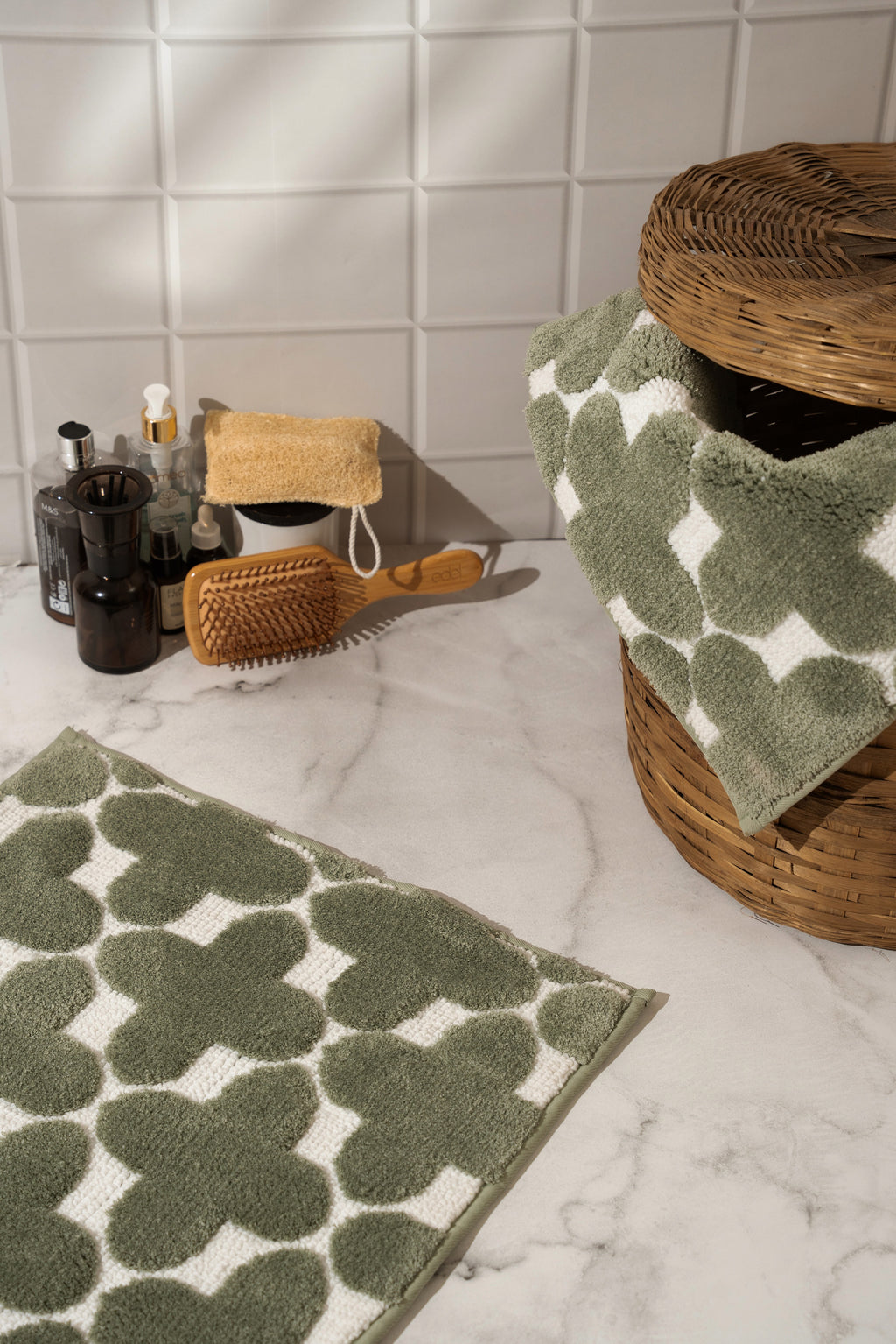 The Clover Suit | Geometric Bath Mat