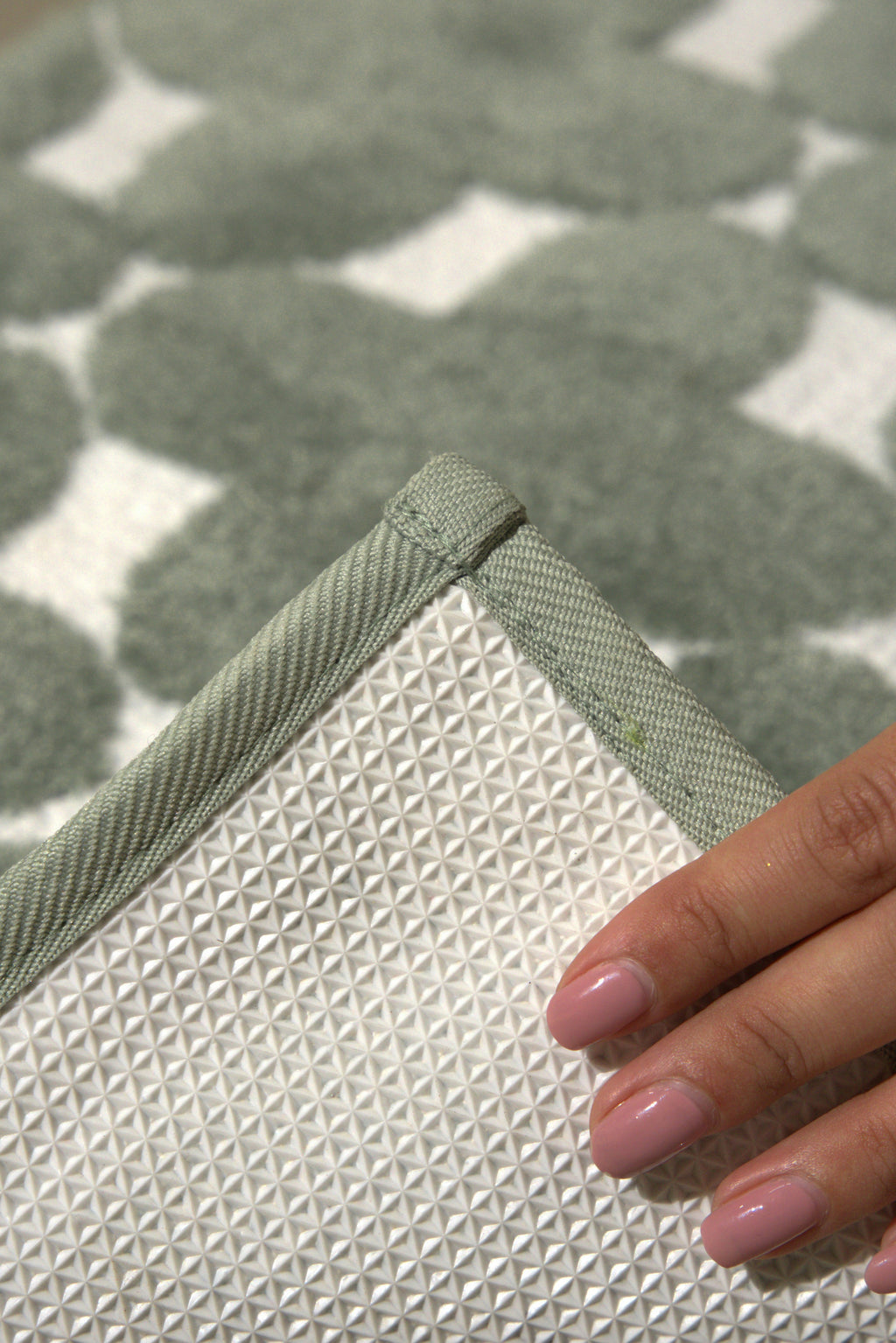 The Clover Suit | Geometric Bath Mat