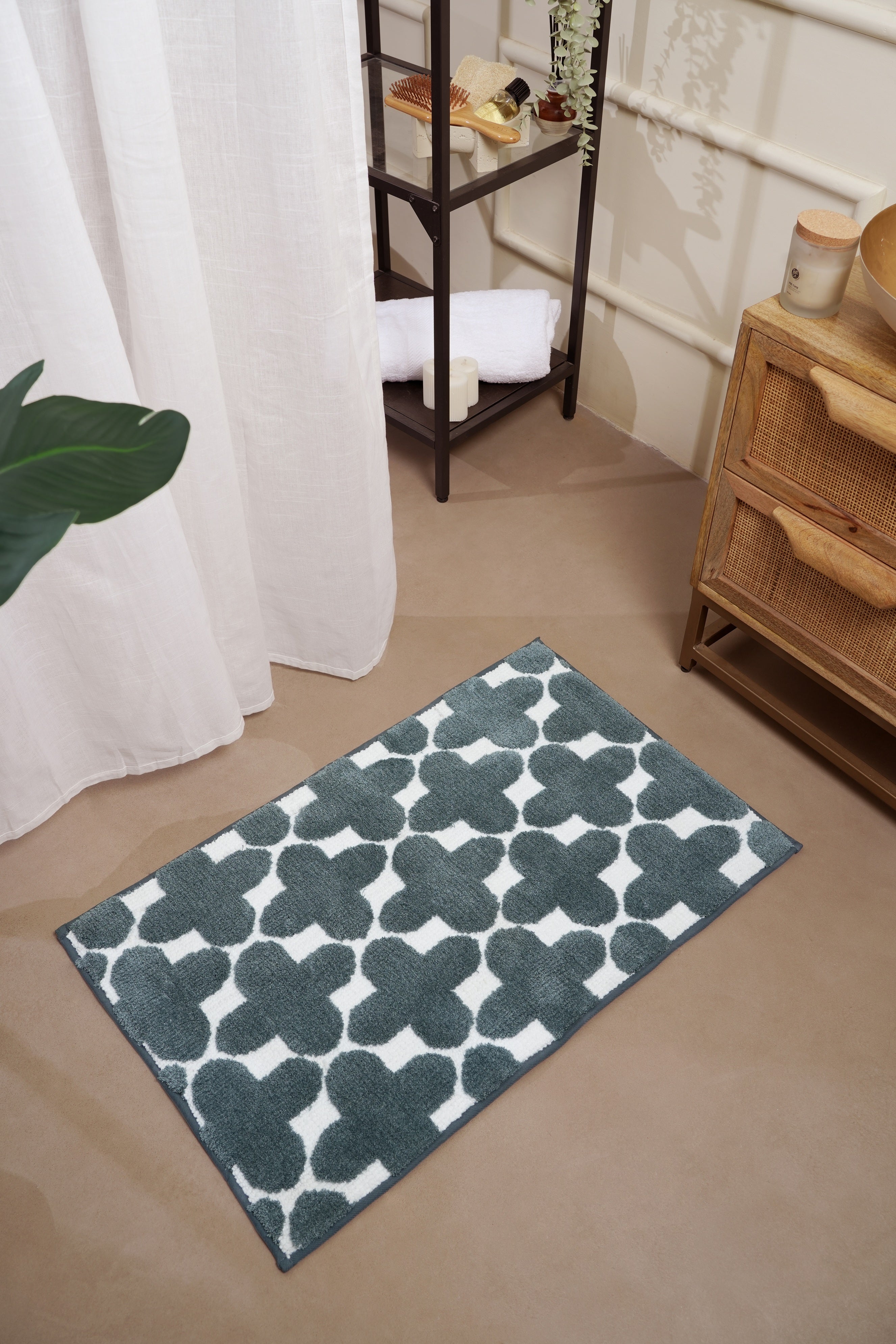 The Clover Suit | Geometric Bath Mat