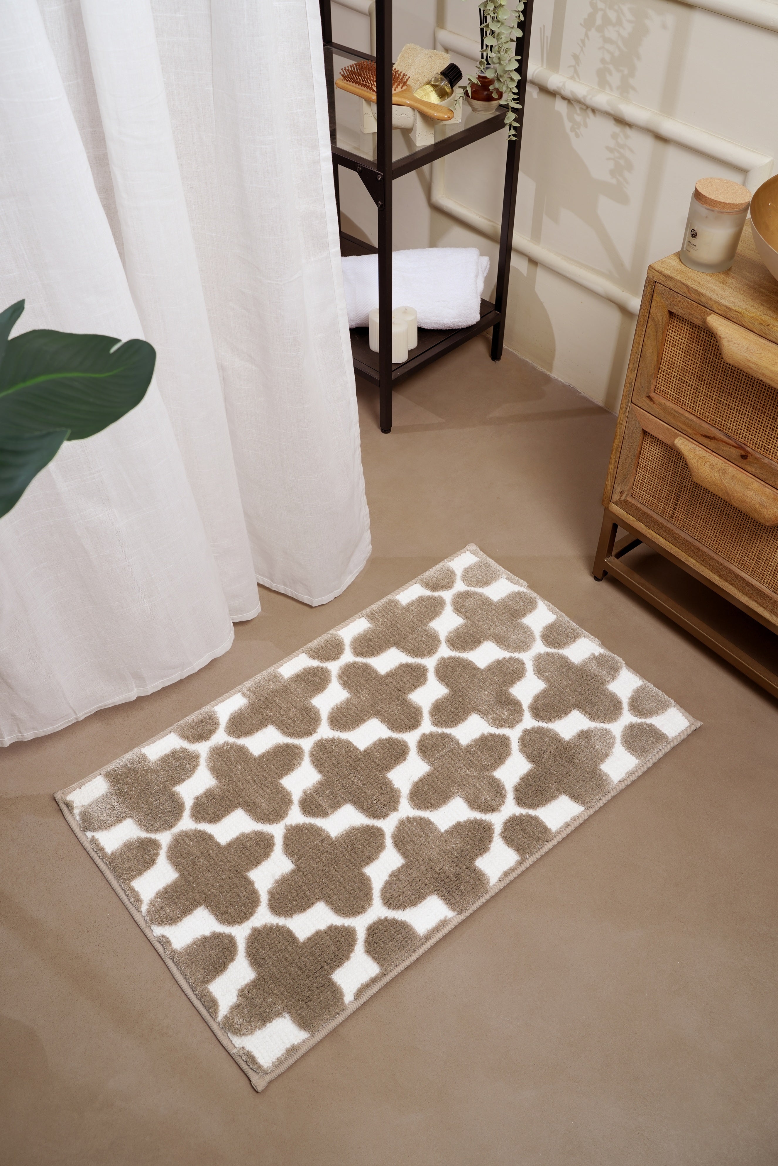 The Clover Suit | Geometric Bath Mat