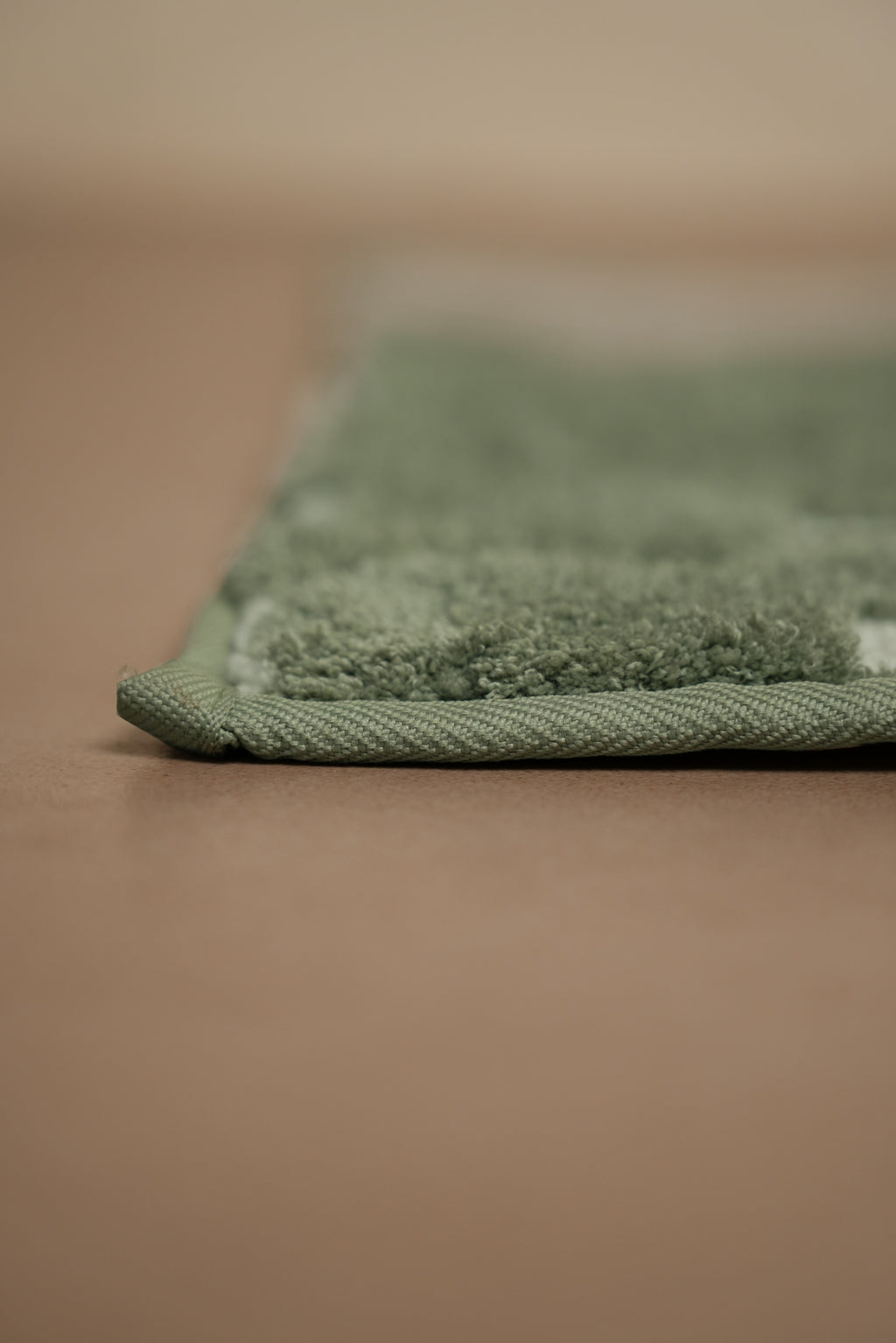 The Clover Suit | Geometric Bath Mat