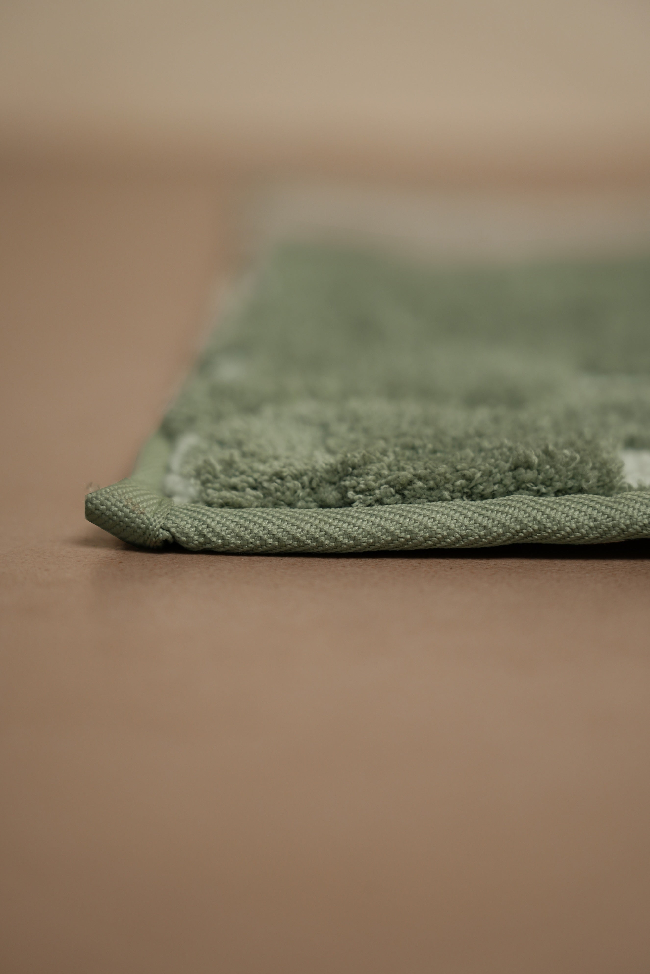 The Clover Suit | Geometric Bath Mat