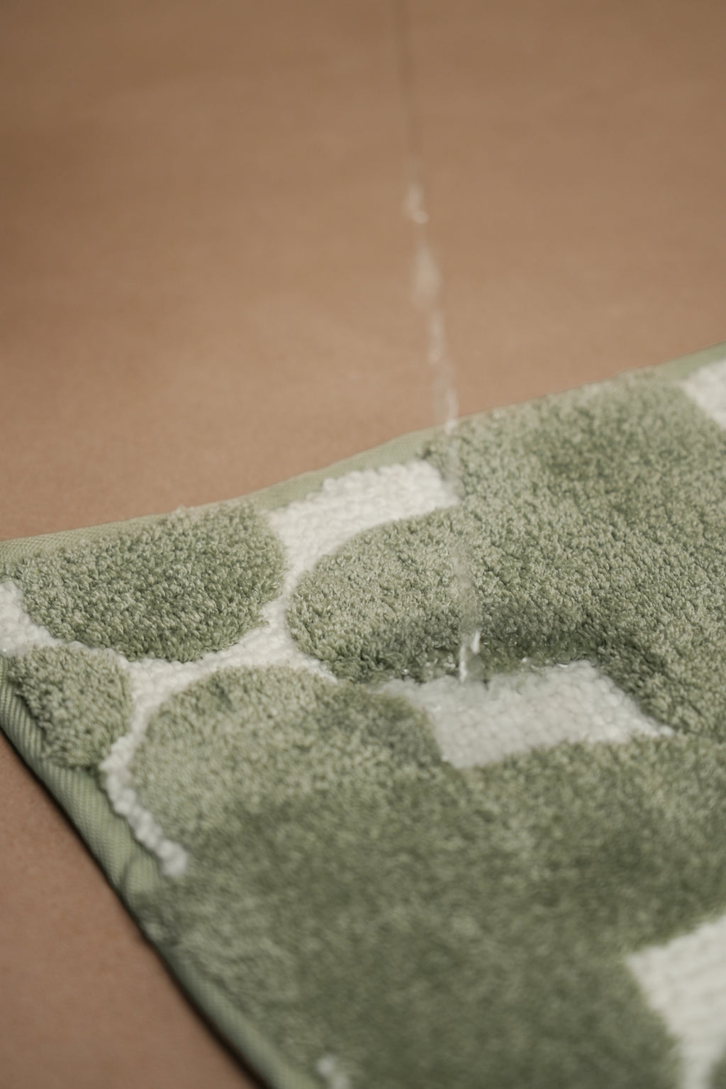 The Clover Suit | Geometric Bath Mat