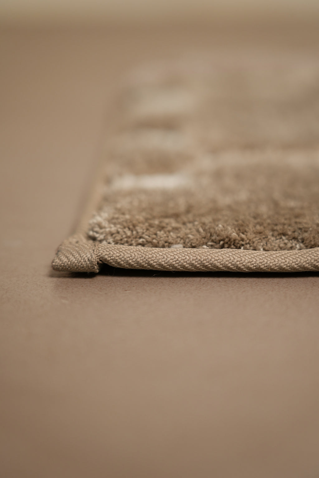 The Clover Suit | Geometric Bath Mat