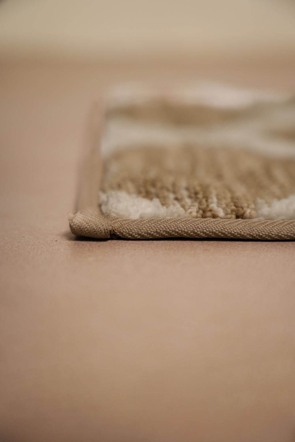 Ultra-Soft Ivory Trellis Bath Mat