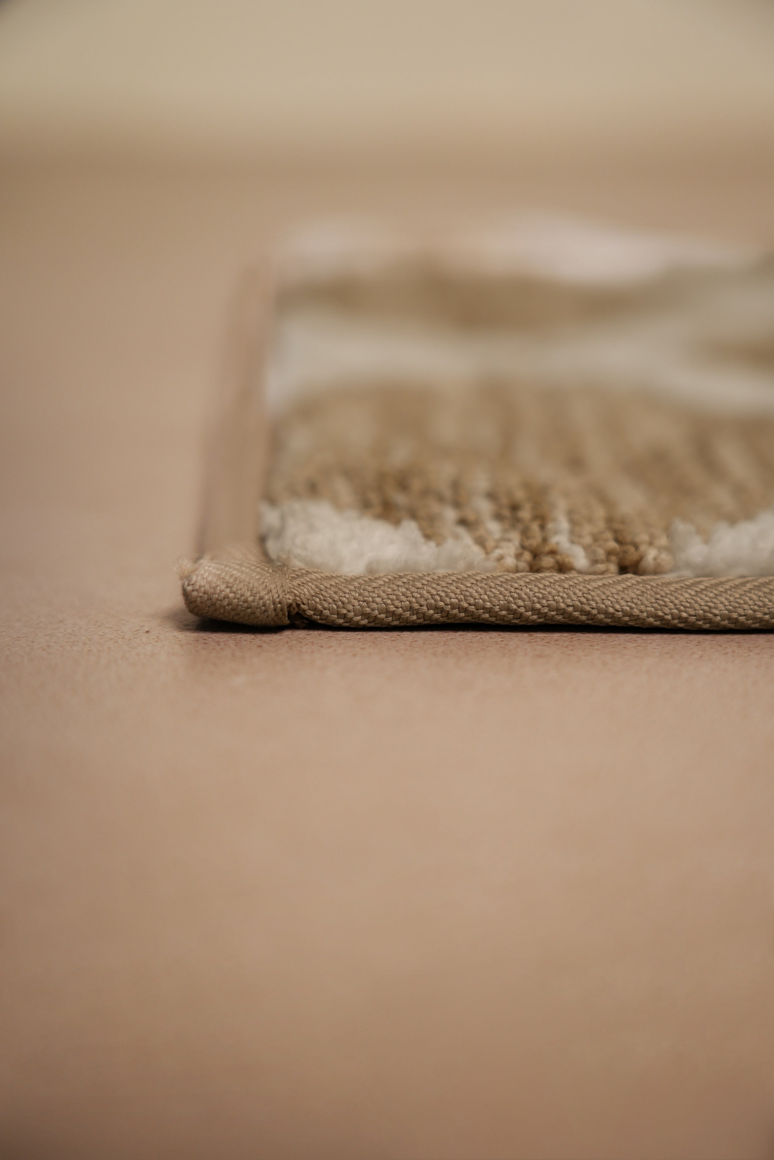 Ultra-Soft Ivory Trellis Bath Mat