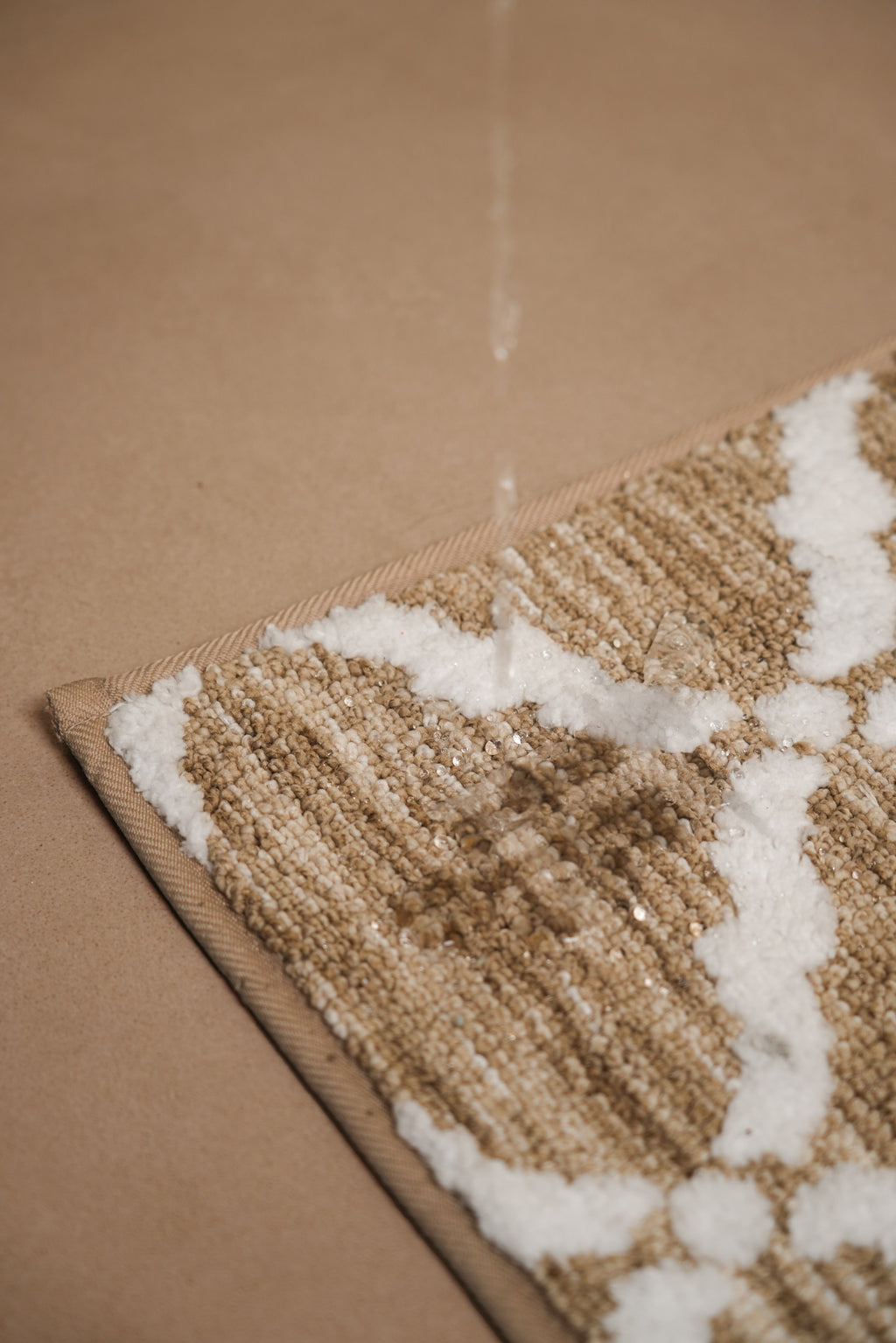 Ultra-Soft Ivory Trellis Bath Mat