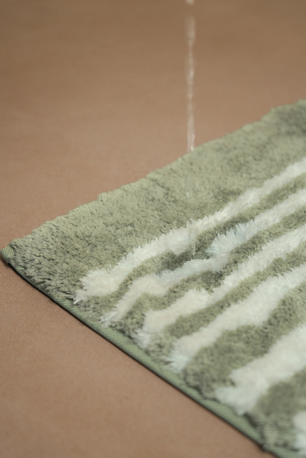 The Low Tide | Striped Microfiber Bath Mat