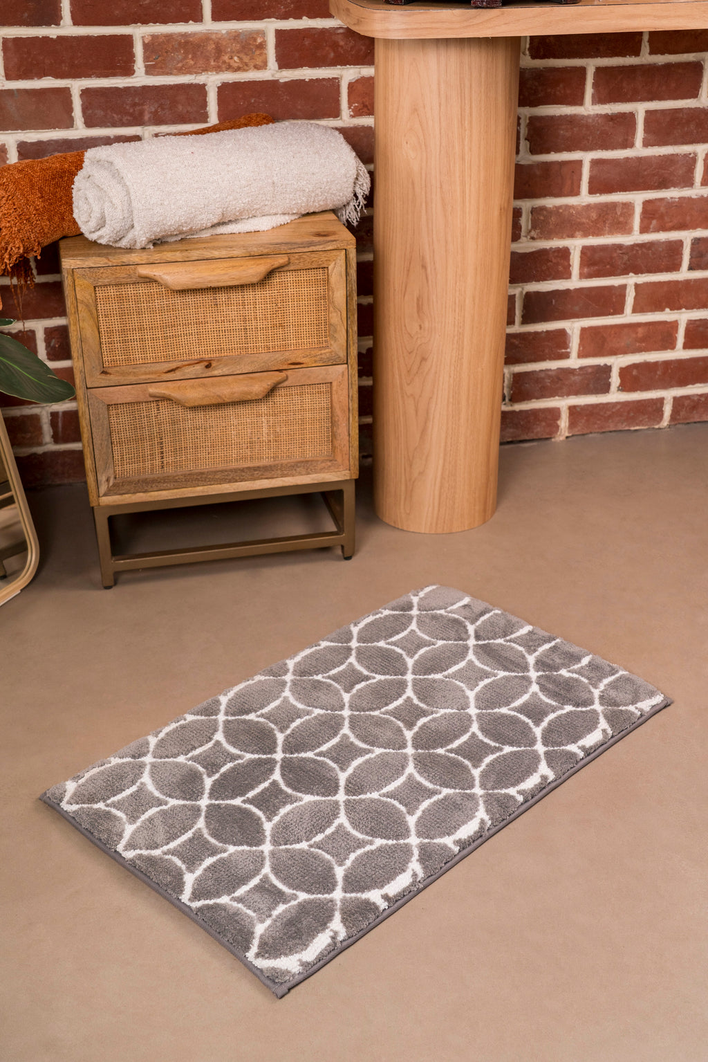 The Halo | Geometric Foam Bath Rug