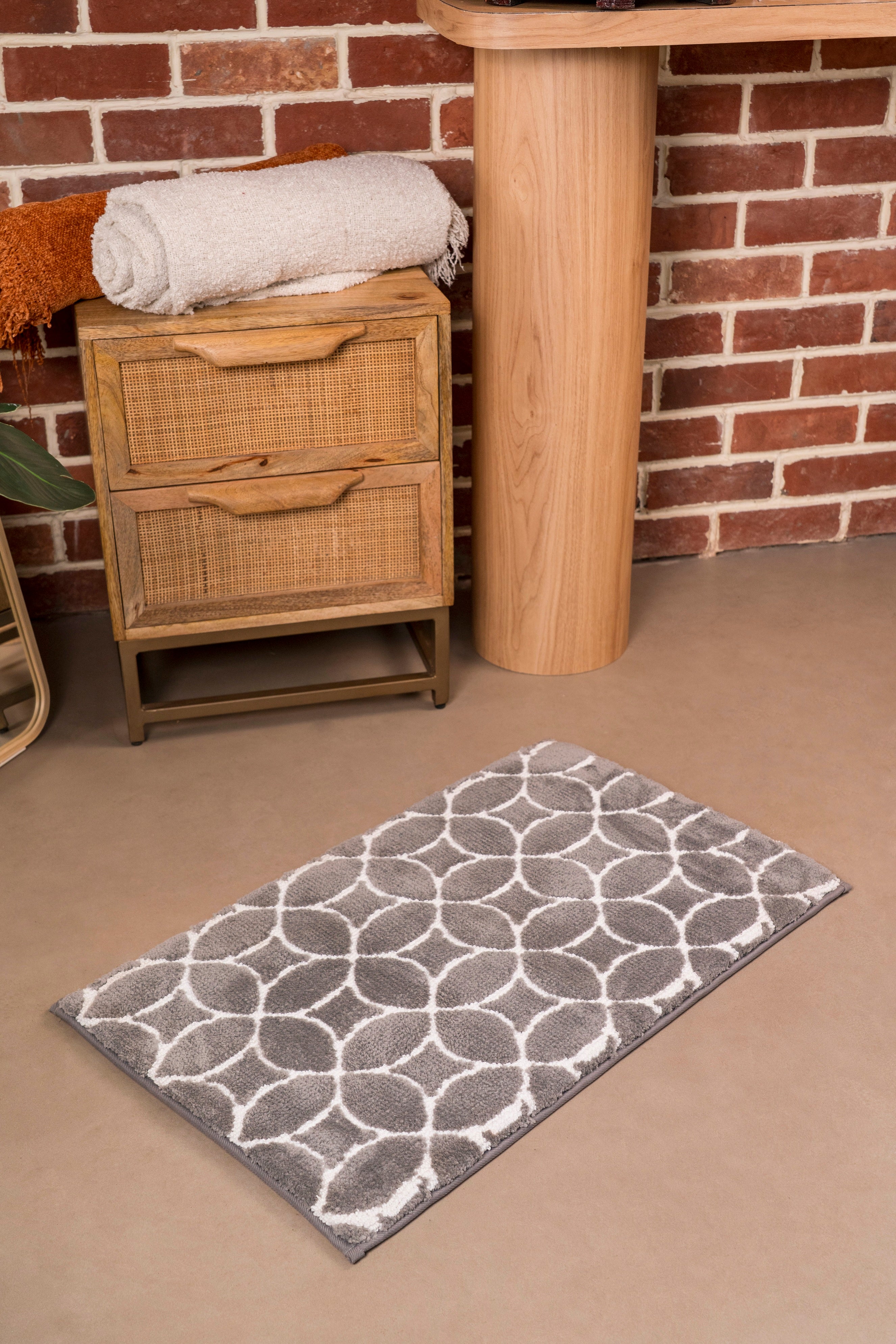 The Halo | Geometric Foam Bath Rug