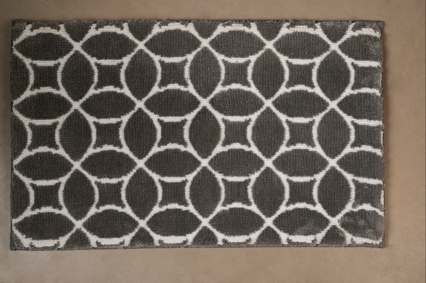 The Halo | Geometric Foam Bath Rug