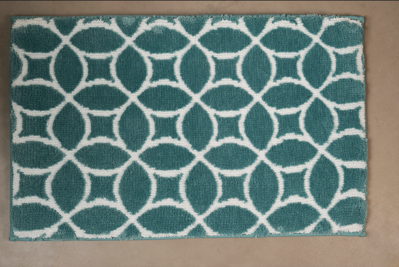 The Halo | Geometric Foam Bath Rug